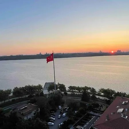& Sea View 3 Bedrooms Стамбул